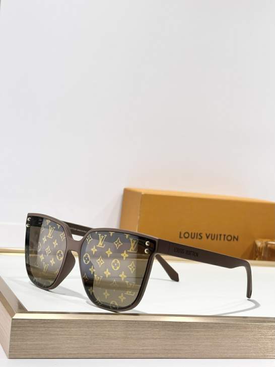Picture of Louis Vuitton Sunglasses _SKUfw76323984fw